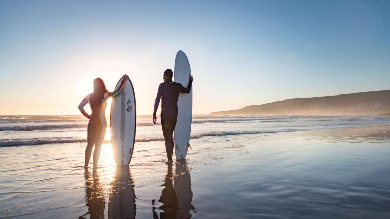 حياة بالاس تغازوت باي المظهر الخارجي الصورة Surfers at the Bay of Needles