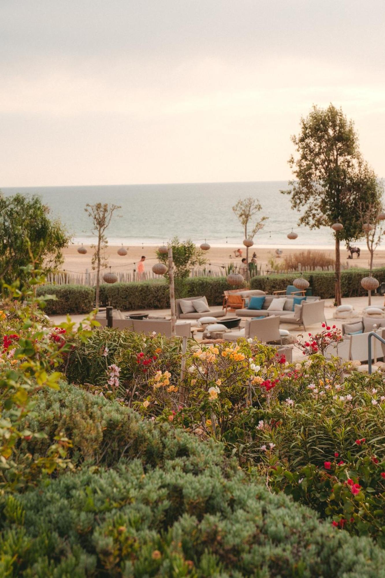 حياة بالاس تغازوت باي المظهر الخارجي الصورة The beach at the resort